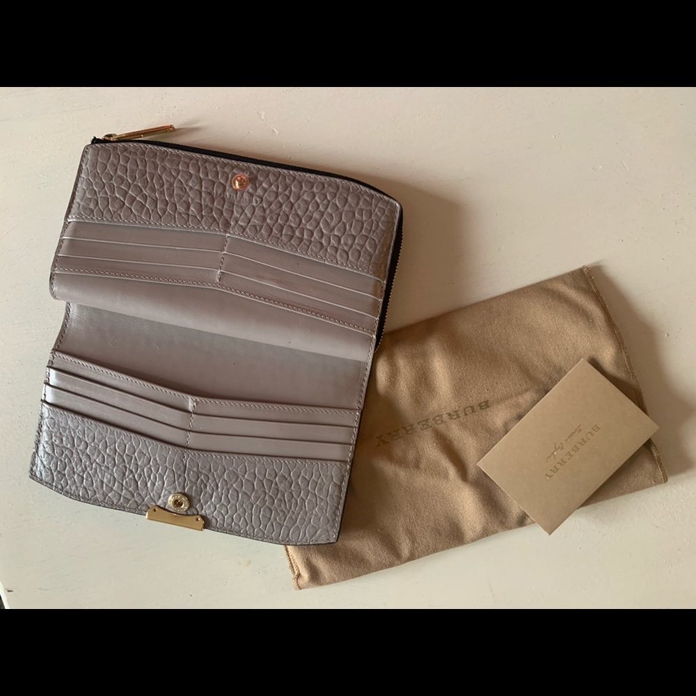 EUC Heritage Grained Burberry Wallet
